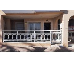 Vivienda 3 dormitorios y dos baños en planta baja con garaje y sótano frente al mar en Villaricos.