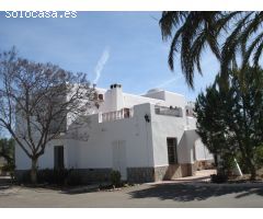 Casa con terreno, cuatro dormitorios, finca, cortijo y restaurante en Vera