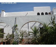 Casa con terreno, cuatro dormitorios, finca, cortijo y restaurante en Vera