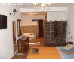 Casa con terreno, cuatro dormitorios, finca, cortijo y restaurante en Vera