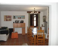 Casa con terreno, cuatro dormitorios, finca, cortijo y restaurante en Vera