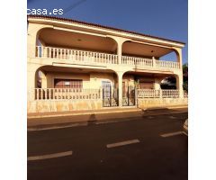 ESTUPENDO CHALET  SITUADO A 100M DE LA PLAYA Y DEL PASEO MARITIMO DE LAS MARINAS