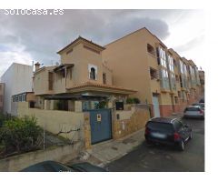Chalet de 3 dormitorios, piscina climatizada más gran sótano en Turre.