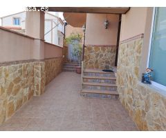 Chalet de 3 dormitorios, piscina climatizada más gran sótano en Turre.