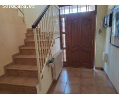 Chalet de 3 dormitorios, piscina climatizada más gran sótano en Turre.