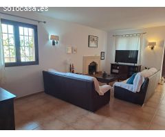Chalet de 3 dormitorios, piscina climatizada más gran sótano en Turre.