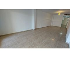 Piso de 2 dormitorios y terraza en el centro de Garrucha