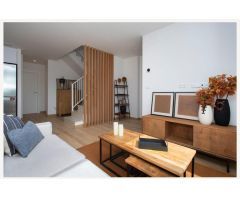 Chalet Adosado de 3 Habitaciones y 3 Baños con Piscina y Solarium en Alenda Golf.