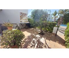 Duplex de 3 dormitorios con solarium y terraza  en las Buganvillas de Vera Playa.