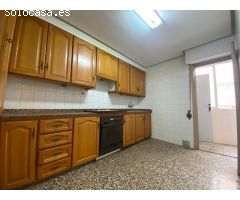 Piso de 4 Habitaciones y 2 Baños en el centro de Elche.