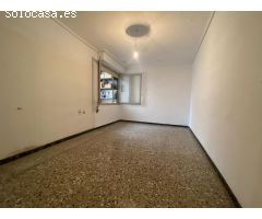 Piso de 4 Habitaciones y 2 Baños en el centro de Elche.