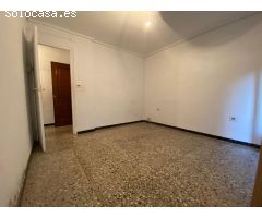 Piso de 4 Habitaciones y 2 Baños en el centro de Elche.