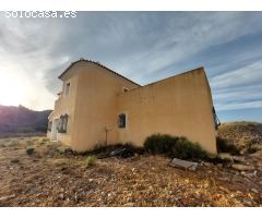 Casa con parcela con olivos en Bédar