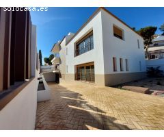 Fantástico Chalet de 4 Plantas con piscina en San De Los Terreros