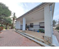 Casa Chalet de 4 Habitaciones en las Bayas, Elche.