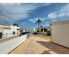 Chalet independiente con 6 habitaciones y piscina en zona pueblo indalo de Mojacar