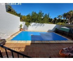 Casa chalet con 6 habitaciones y piscina privada en zona de pueblo indalo de Mojácar