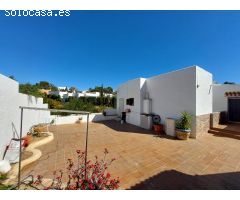 Casa chalet con 6 habitaciones y piscina privada en zona de pueblo indalo de Mojácar