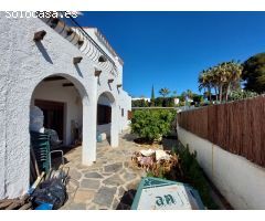 Casa chalet con 6 habitaciones y piscina privada en zona de pueblo indalo de Mojácar