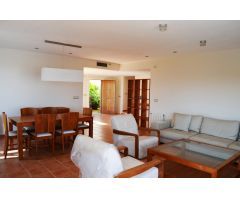 Chalet de 3 dormitorios, 3 baños y vistas al mar en Marina de la Torre
