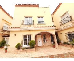 Bungalow de 4 Dormitorios y 3 Baños con Piscina y Garaje en Santa Pola.