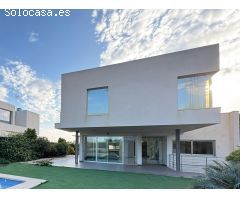 Chalet de Lujo con 7 Habitaciones y 4 Baños con piscina en Peña de las Águilas, Elche.