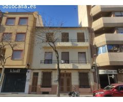 VIVIENDA DE 4 DORMITORIOS CON PATIO DE 200 METROS