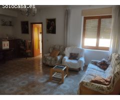 VIVIENDA DE 4 DORMITORIOS CON PATIO DE 200 METROS