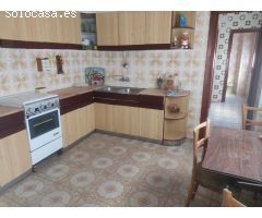 VIVIENDA DE 4 DORMITORIOS CON PATIO DE 200 METROS