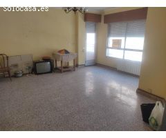 OPORTUNIDAD DE VIVIENDA AMPLIA Y CENTRICA PARA REFORMAR CON ZONAS EXTERIORES