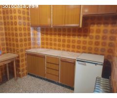 OPORTUNIDAD DE VIVIENDA AMPLIA Y CENTRICA PARA REFORMAR CON ZONAS EXTERIORES