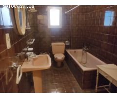 OPORTUNIDAD DE VIVIENDA AMPLIA Y CENTRICA PARA REFORMAR CON ZONAS EXTERIORES