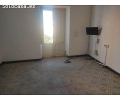AMPLIA VIVIENDA CON EXCELENTE UBICACIÓN CÉNTRICA