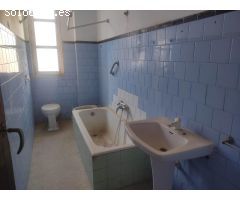 AMPLIA VIVIENDA CON EXCELENTE UBICACIÓN CÉNTRICA