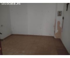 AMPLIA VIVIENDA CON EXCELENTE UBICACIÓN CÉNTRICA