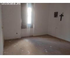AMPLIA VIVIENDA CON EXCELENTE UBICACIÓN CÉNTRICA