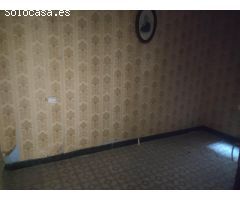 AMPLIA VIVIENDA CON EXCELENTE UBICACIÓN CÉNTRICA