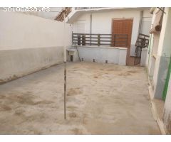 VIVIENDA EN PLANTA BAJA CON AMPLIO PATIO MUY CENTRICA