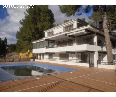 EXCELENTE CHALET CON PISCINA Y MUY CERCA DEL CASCO URBANO