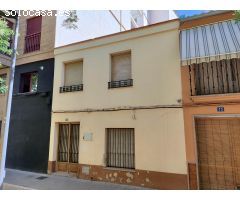 CASA UNIFAMILIAR MUY CENTRICA PARA REFORMAR