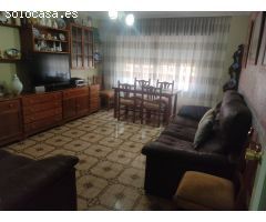 PLANTA BAJA REFORMADA Y AMUEBLADA CON PATIO y 2 PLAZAS DE GARAJE