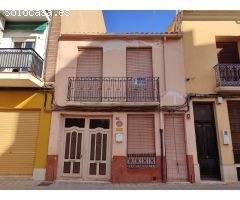 CASA PARA REFORMAR CON PATIO