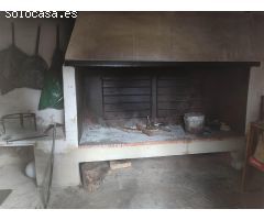 CHALET EN LAS FUENTECICAS CON PISCINA EN ZONA URBANA