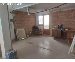 VIVIENDA CON REFORMA EMPEZADA EN BARRIO SAN ISIDRO
