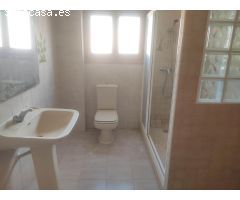 VIVIENDA CON REFORMA EMPEZADA EN BARRIO SAN ISIDRO