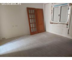 VIVIENDA CON REFORMA EMPEZADA EN BARRIO SAN ISIDRO