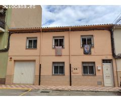 CASA REFORMADA CON GARAJE Y PATIO