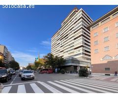 AMPLIO PISO CON VISTAS DESPEJADAS EN PASEO MARÍA AGUSTÍN A METROS DE LA PUERTA DEL CARMEN