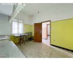 SE VENDE PARCELA URBANA Y EDIFICABLE EN UN TERRENO DE 323 m² EN CASETAS