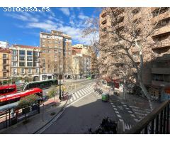 SE VENDE PISO EN PLENO CENTRO SOBRE LA PLAZA SAN MIGUEL